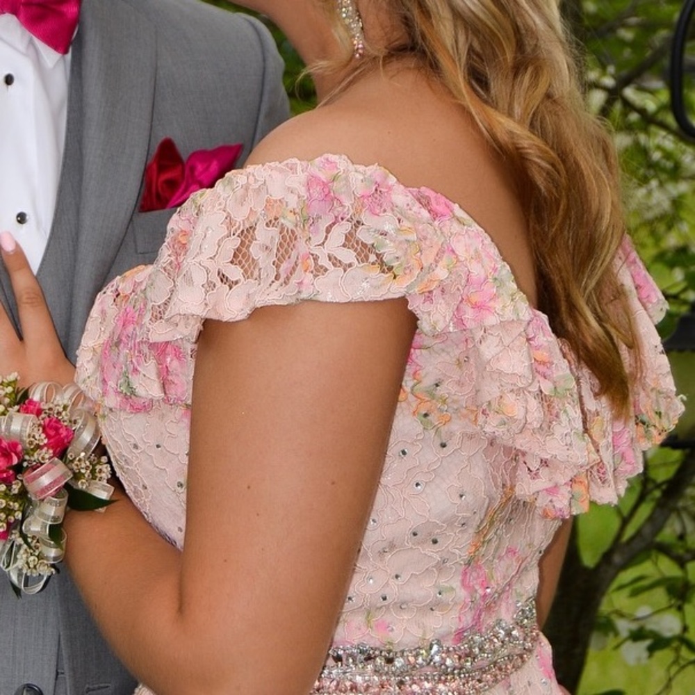 Prom Dress!! - Picture 4 of 8